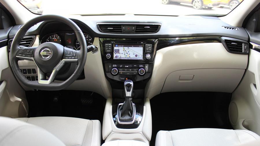Торпедо Nissan Rogue Sport 2017 года  (фото 50 из 71)